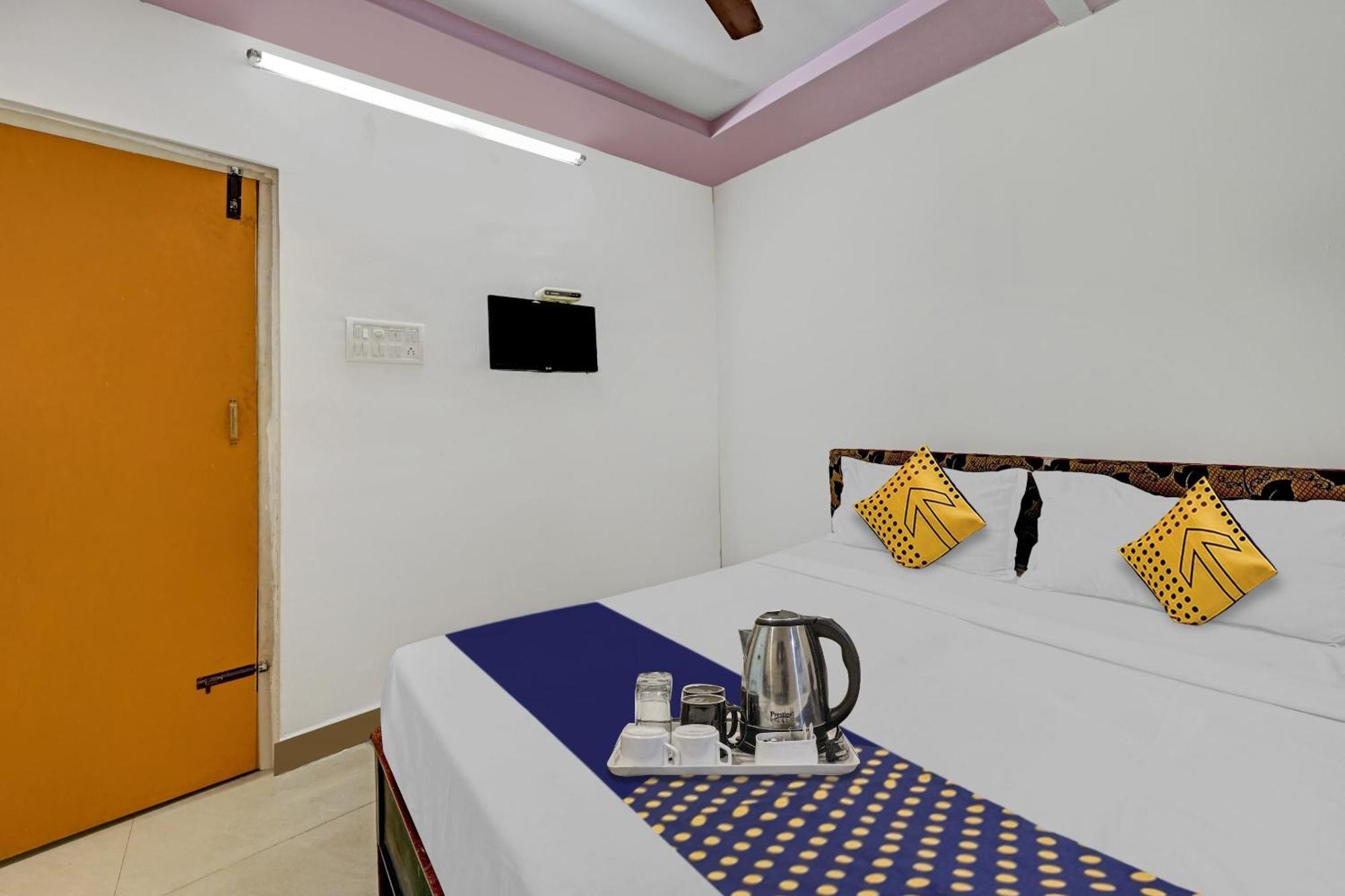 Spot On Sri Sai Teja Lodge Visakhapatnam Exterior foto