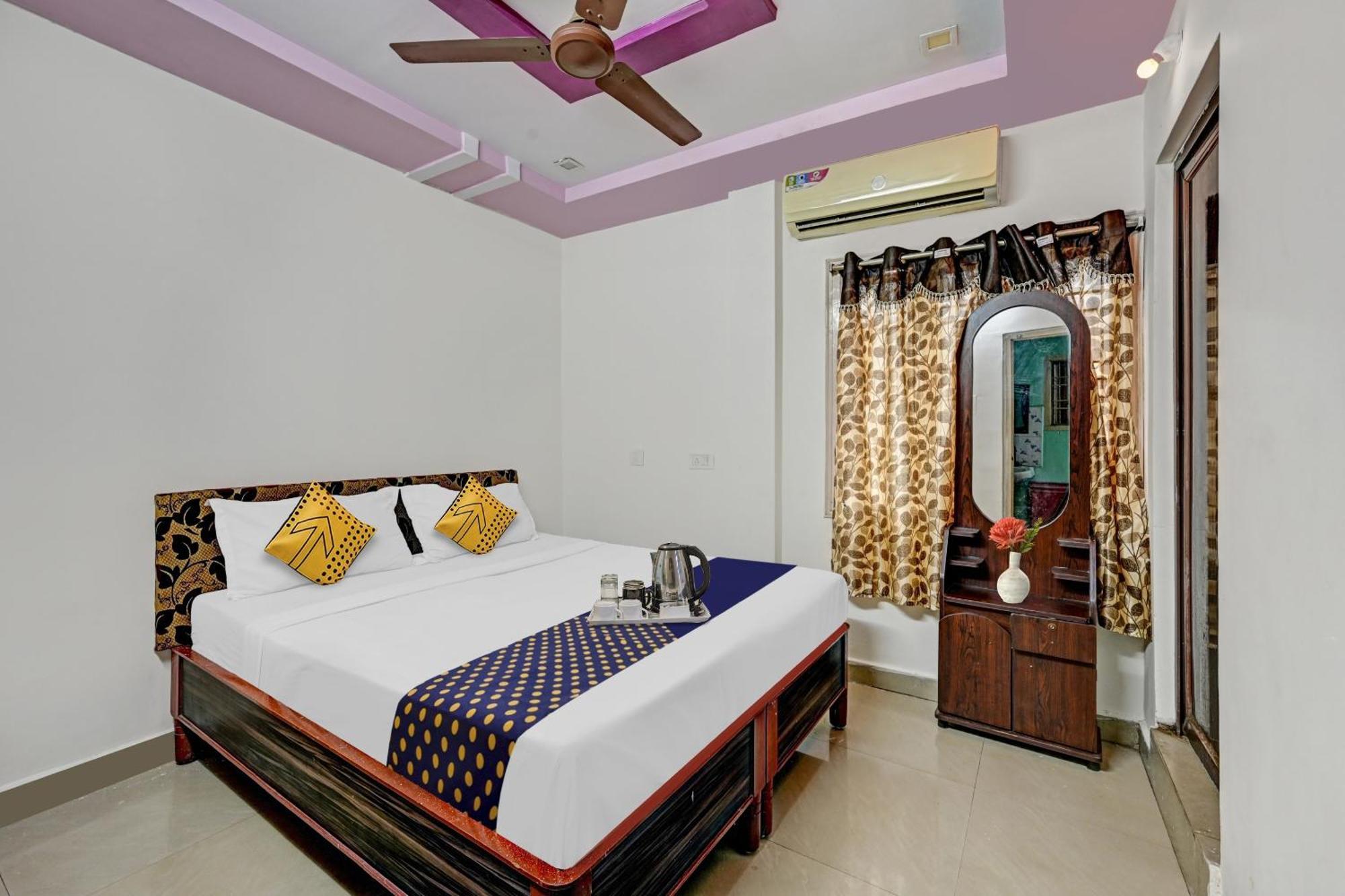 Spot On Sri Sai Teja Lodge Visakhapatnam Exterior foto