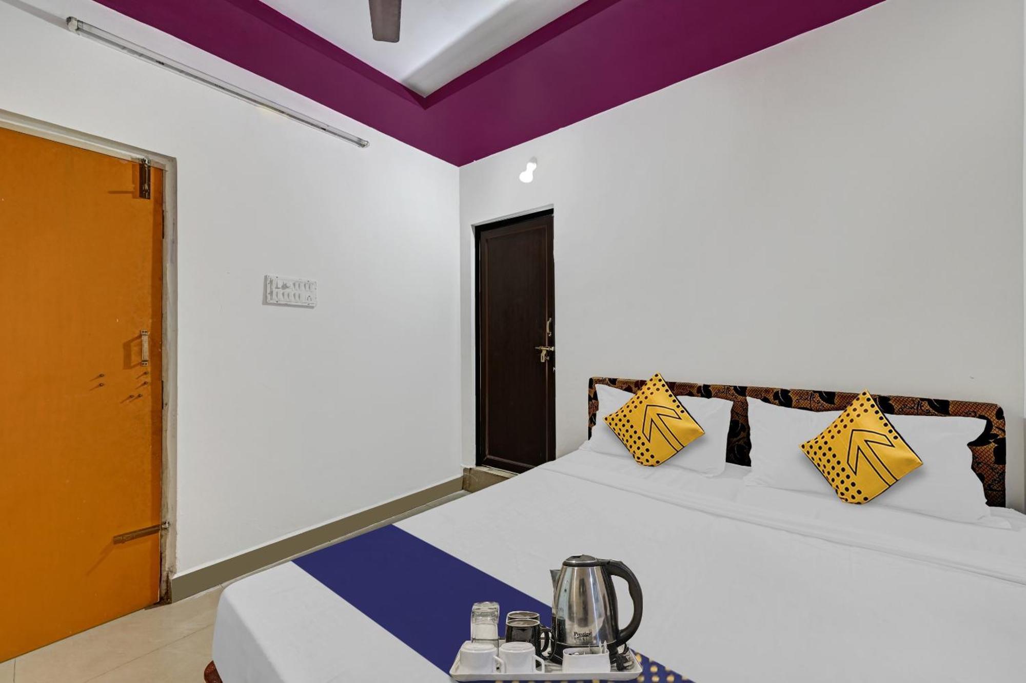 Spot On Sri Sai Teja Lodge Visakhapatnam Exterior foto
