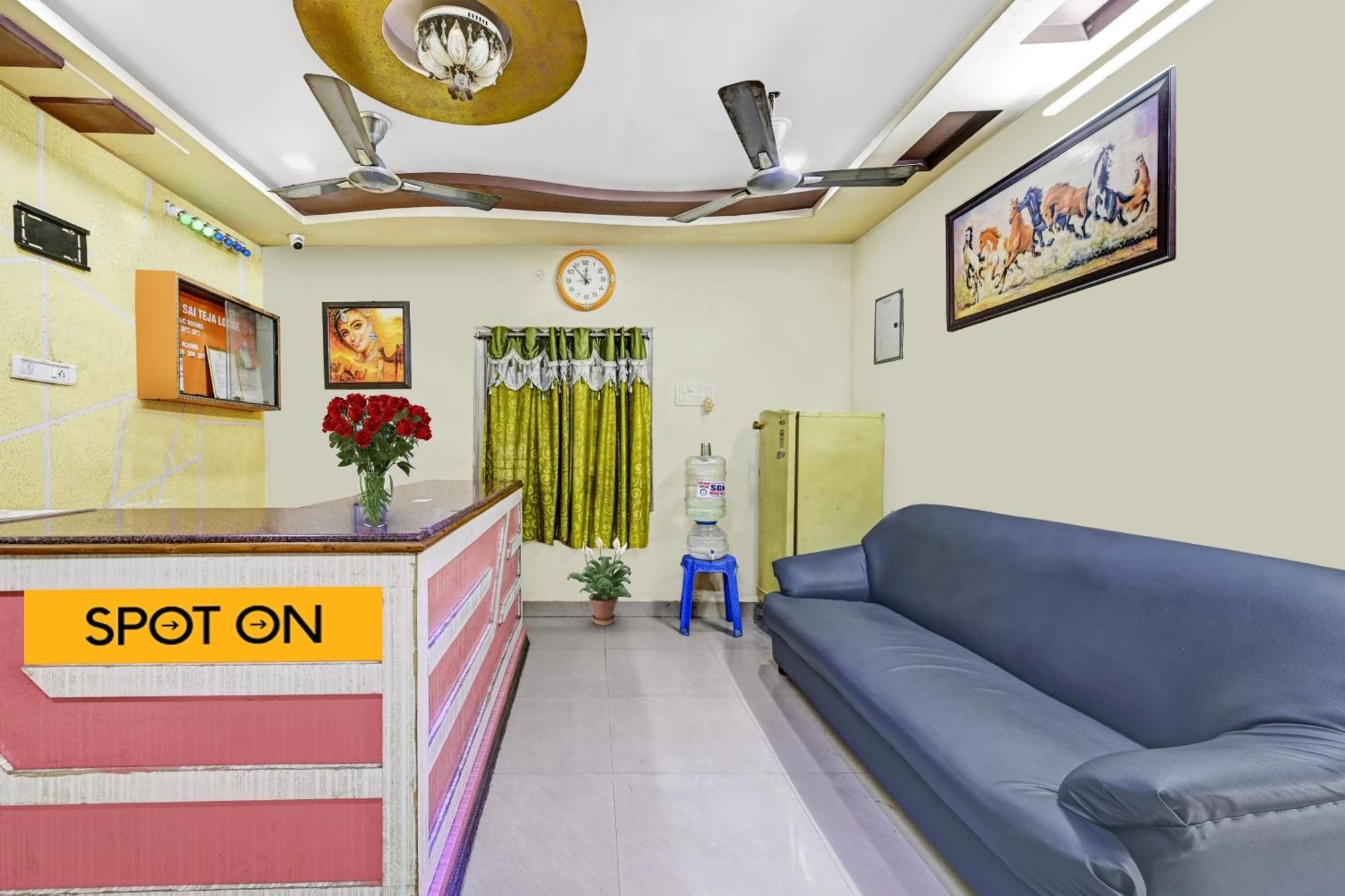 Spot On Sri Sai Teja Lodge Visakhapatnam Exterior foto
