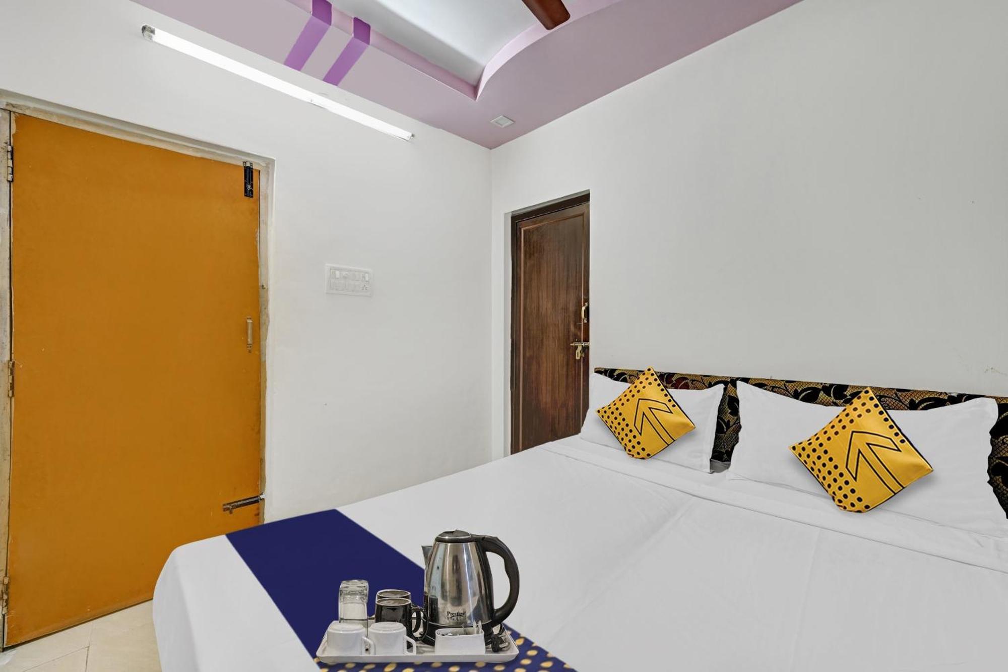 Spot On Sri Sai Teja Lodge Visakhapatnam Exterior foto