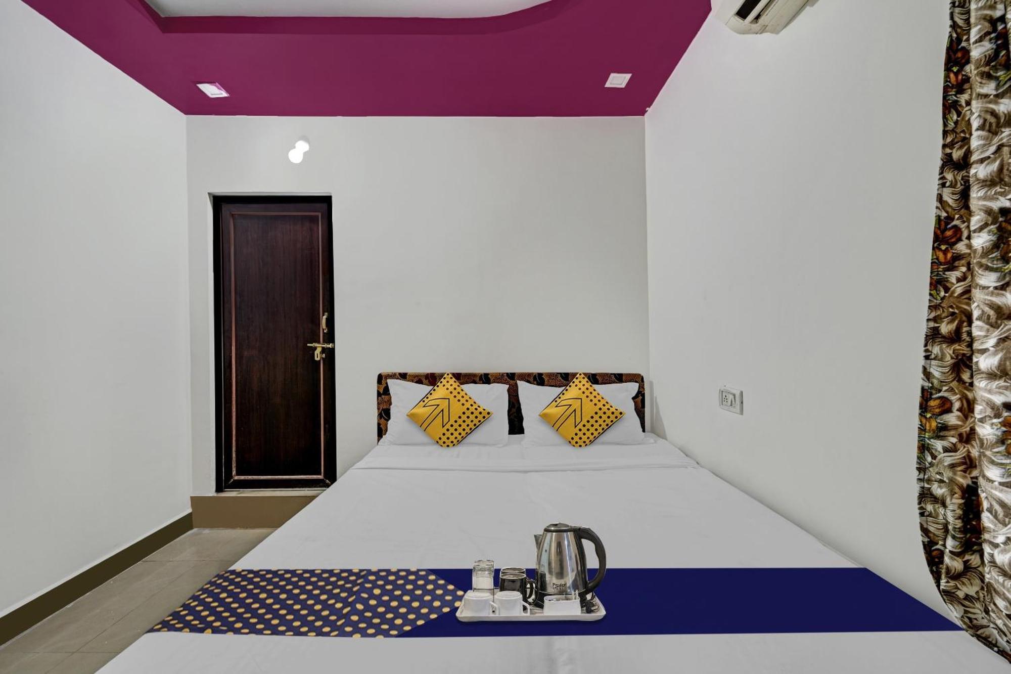 Spot On Sri Sai Teja Lodge Visakhapatnam Exterior foto