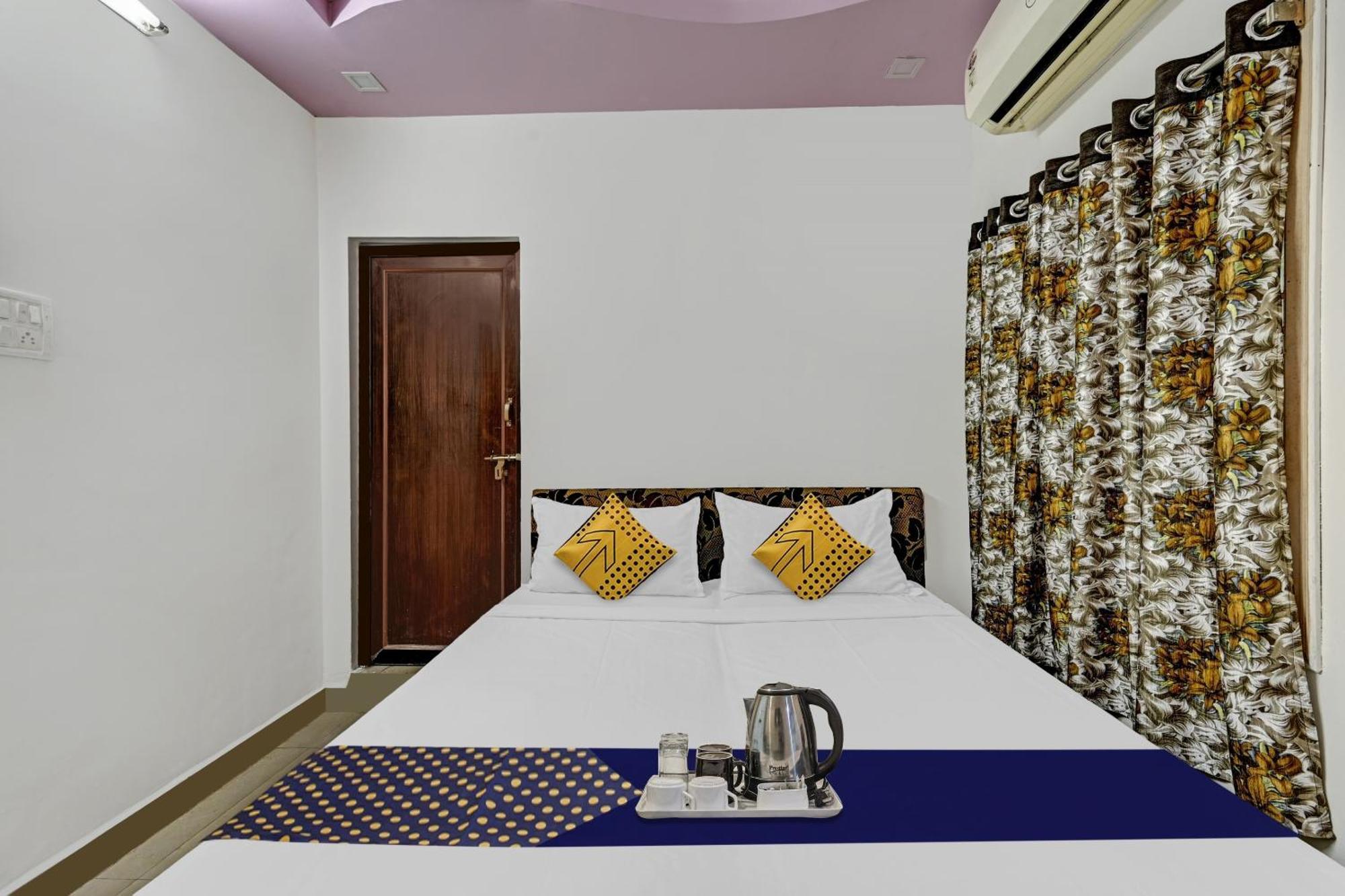 Spot On Sri Sai Teja Lodge Visakhapatnam Exterior foto