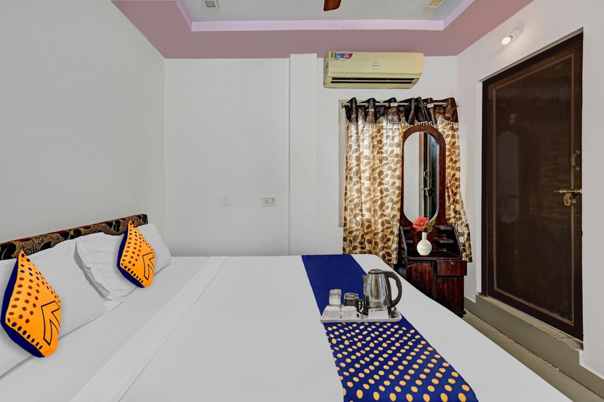 Spot On Sri Sai Teja Lodge Visakhapatnam Exterior foto