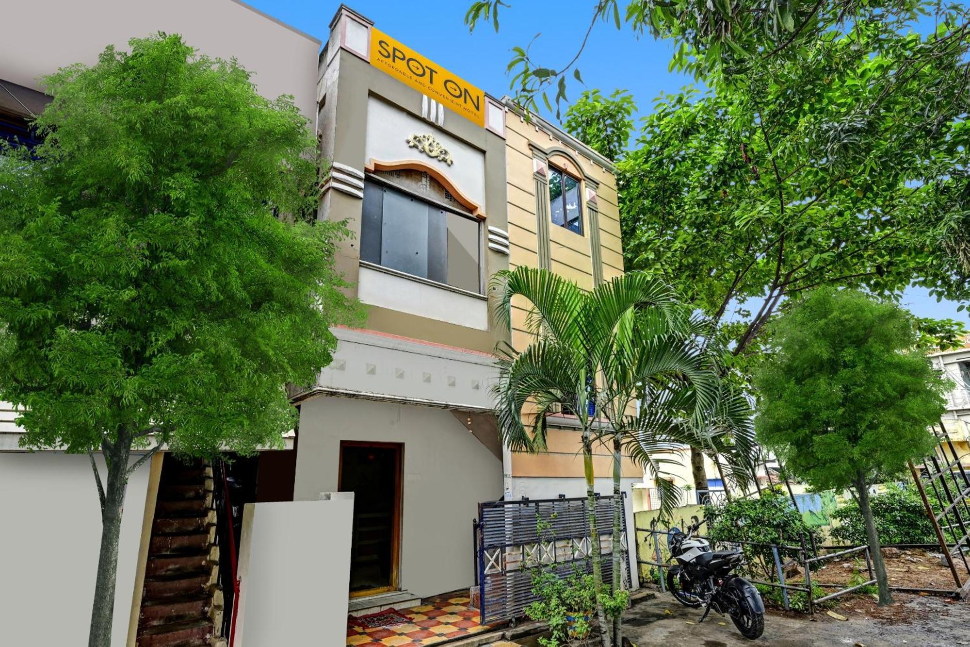 Spot On Sri Sai Teja Lodge Visakhapatnam Exterior foto