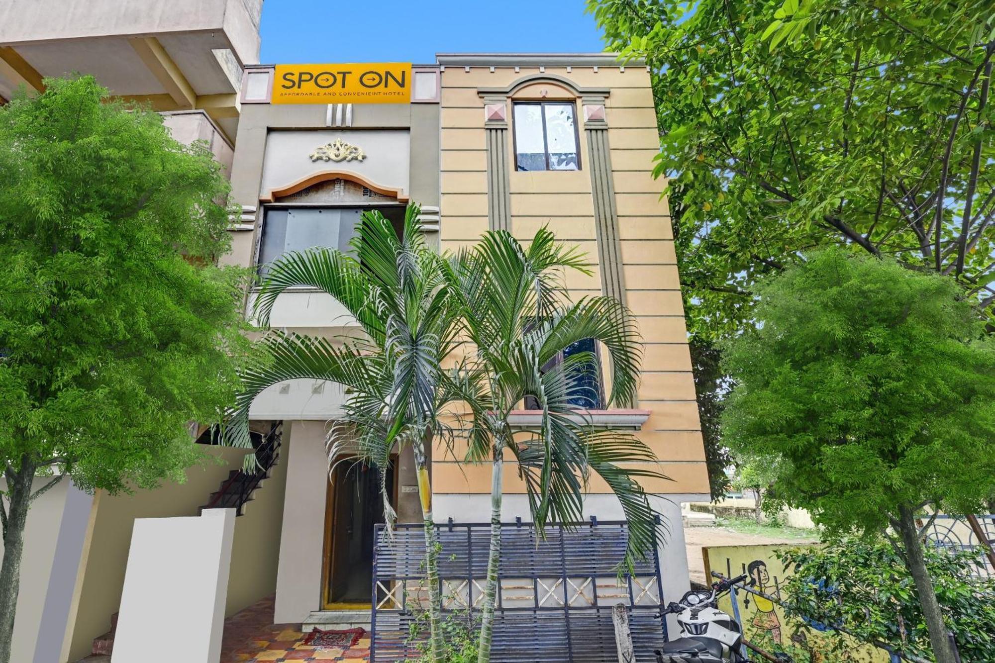 Spot On Sri Sai Teja Lodge Visakhapatnam Exterior foto