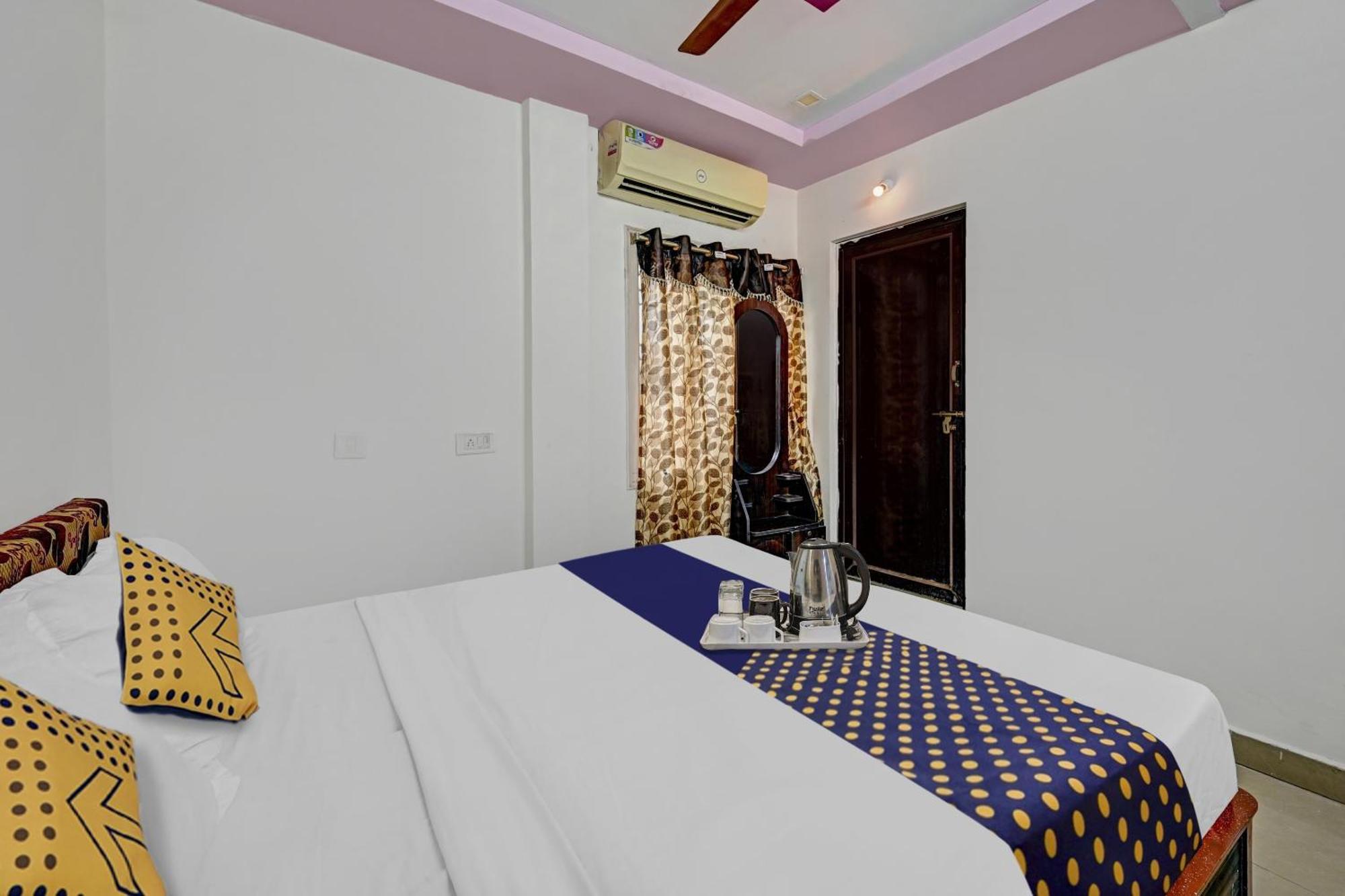 Spot On Sri Sai Teja Lodge Visakhapatnam Exterior foto
