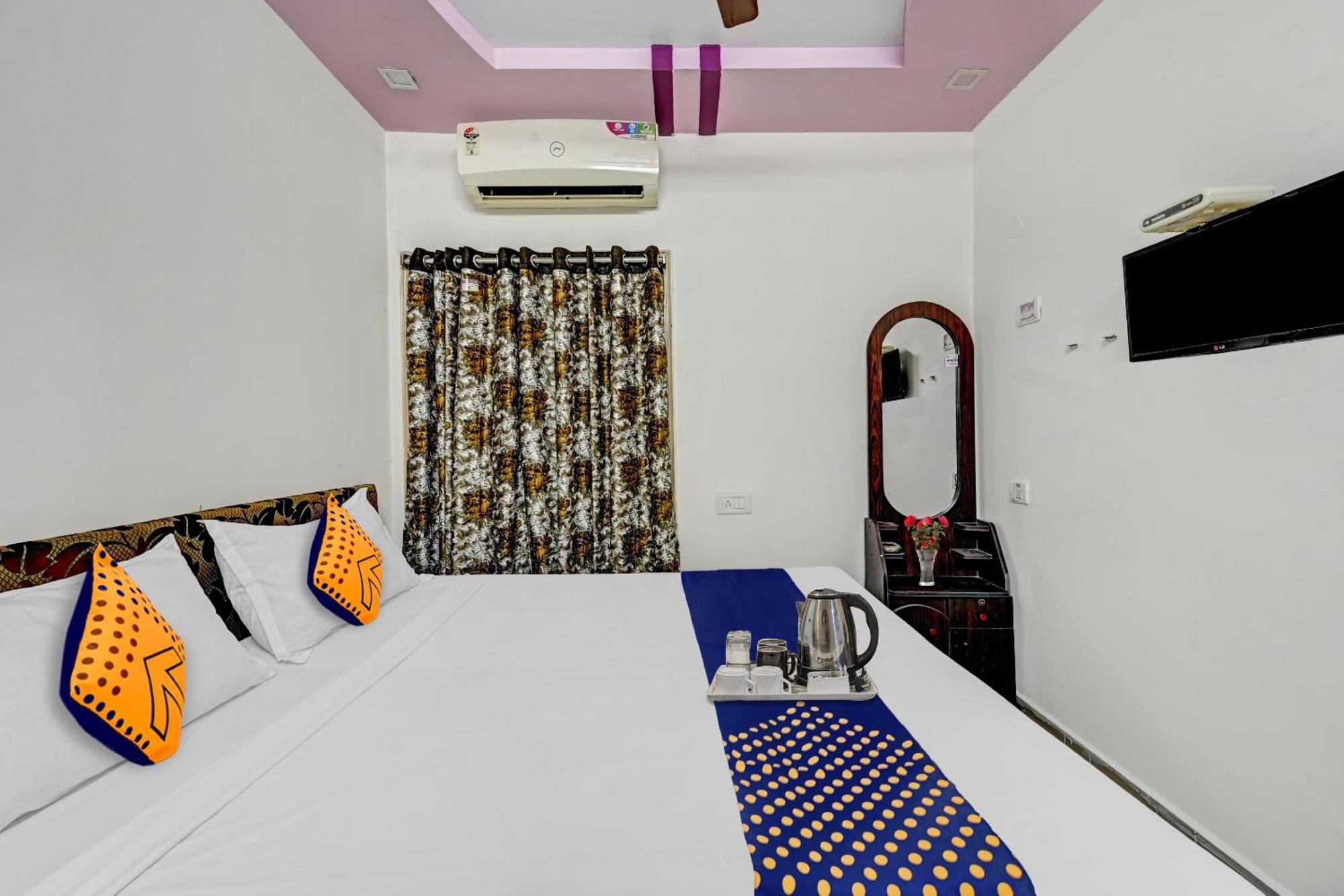 Spot On Sri Sai Teja Lodge Visakhapatnam Exterior foto