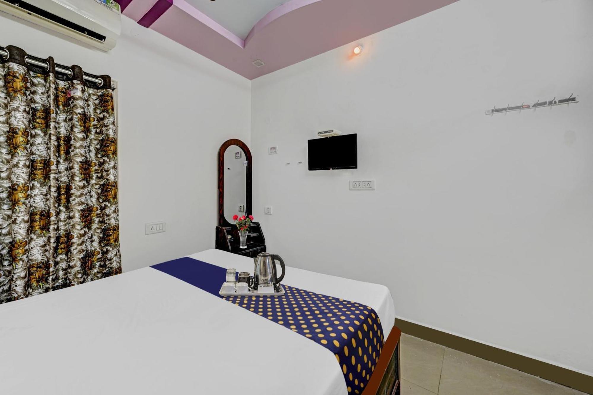 Spot On Sri Sai Teja Lodge Visakhapatnam Exterior foto